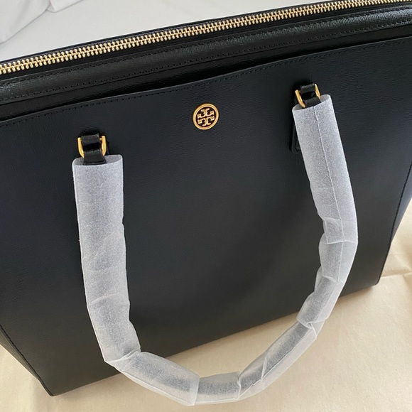 BRAND NEW Tory Burch Robinson Tote - Picture 4 of 16